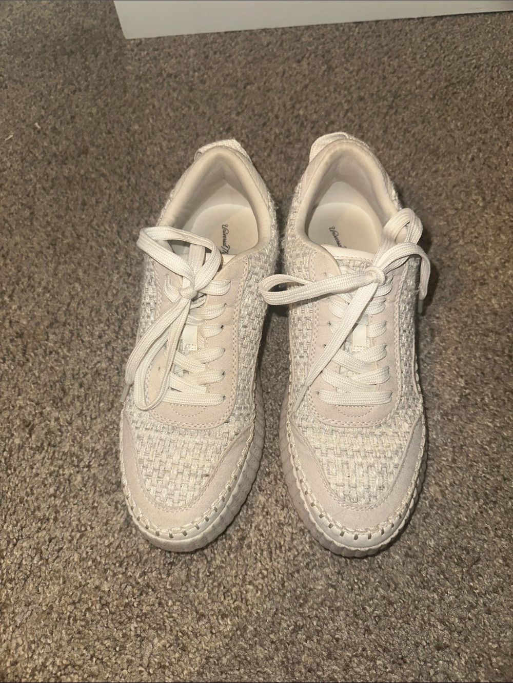 Universal thread platform sneakers sz 8.5